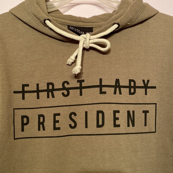 Cotton: ON Women's Soft Olive Green Hoodie with Print at Front XS Fits as Small - Picture 2 of 5